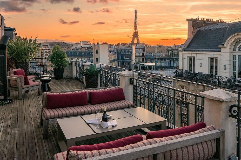 Entire House / Apartment Appartement Champs Elysees Trocadero, Paris,  France 
