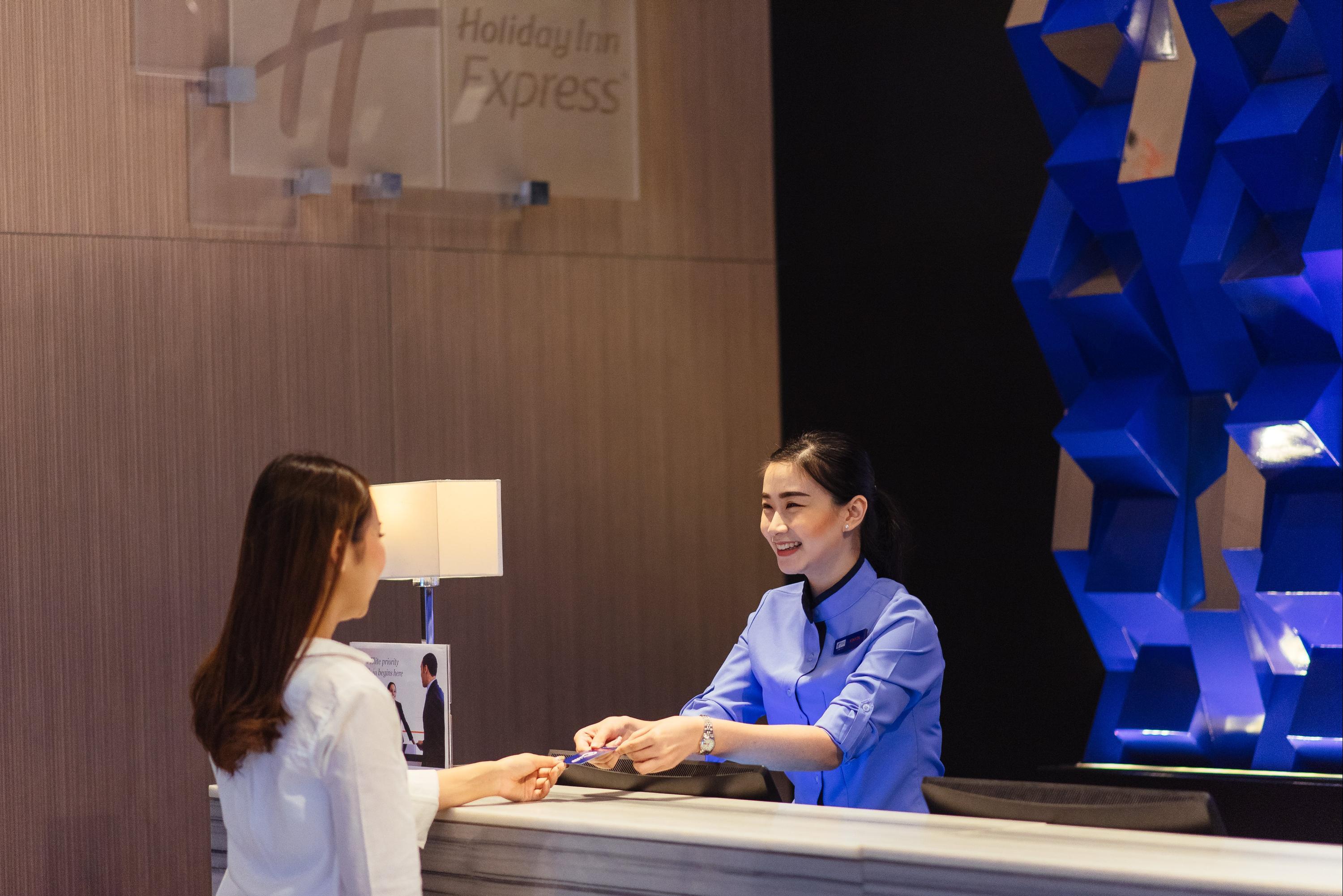 Holiday Inn Express Bangkok Siam Bangkok Thailand Compare Deals