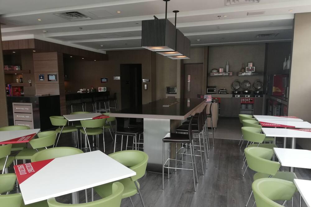 Hampton by Hilton Cali, Colombia C$ 62 (C̶$̶ ̶1̶2̶7̶). Cali Hotel