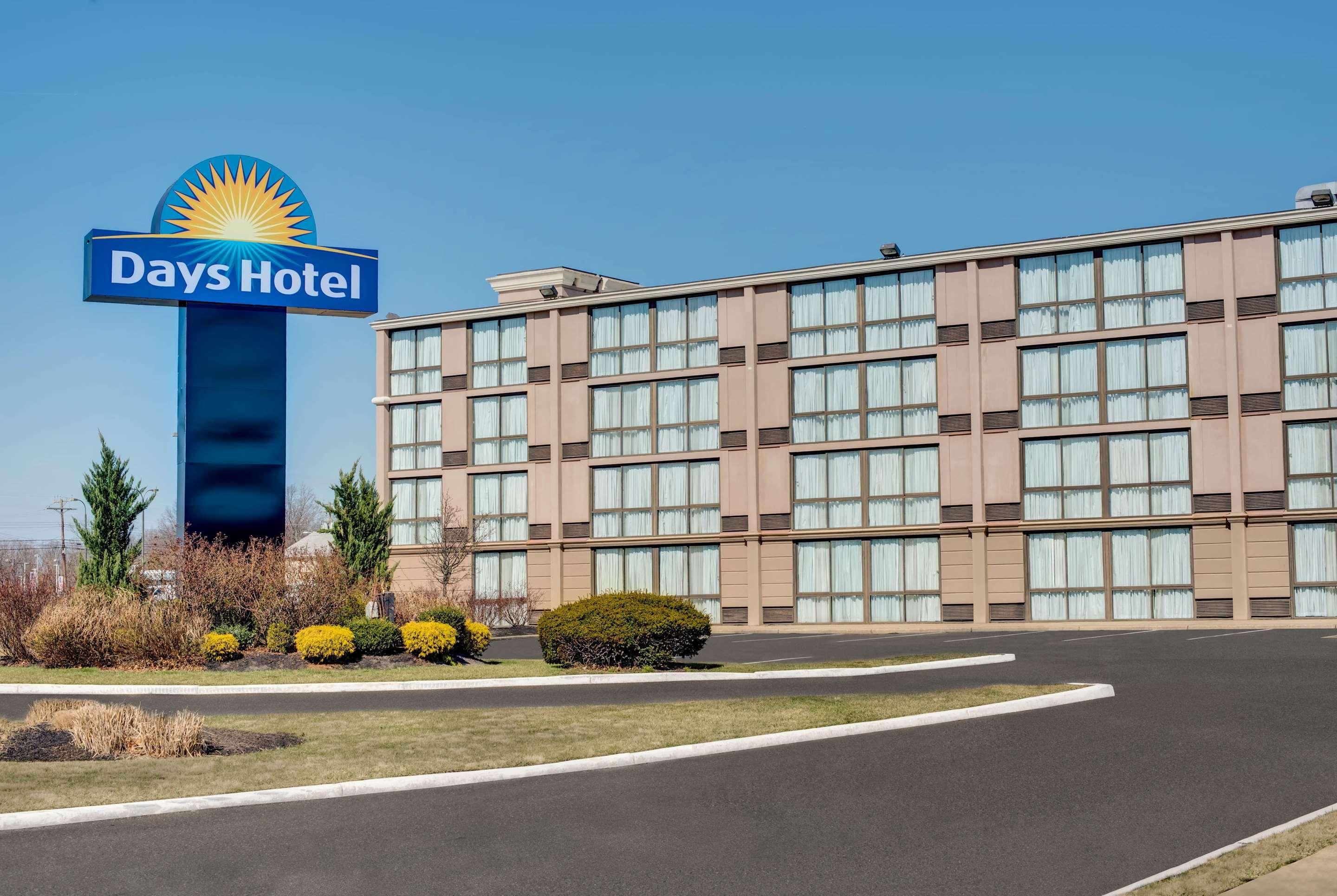 Ramada by Wyndham Toms River, Toms River Compare Deals