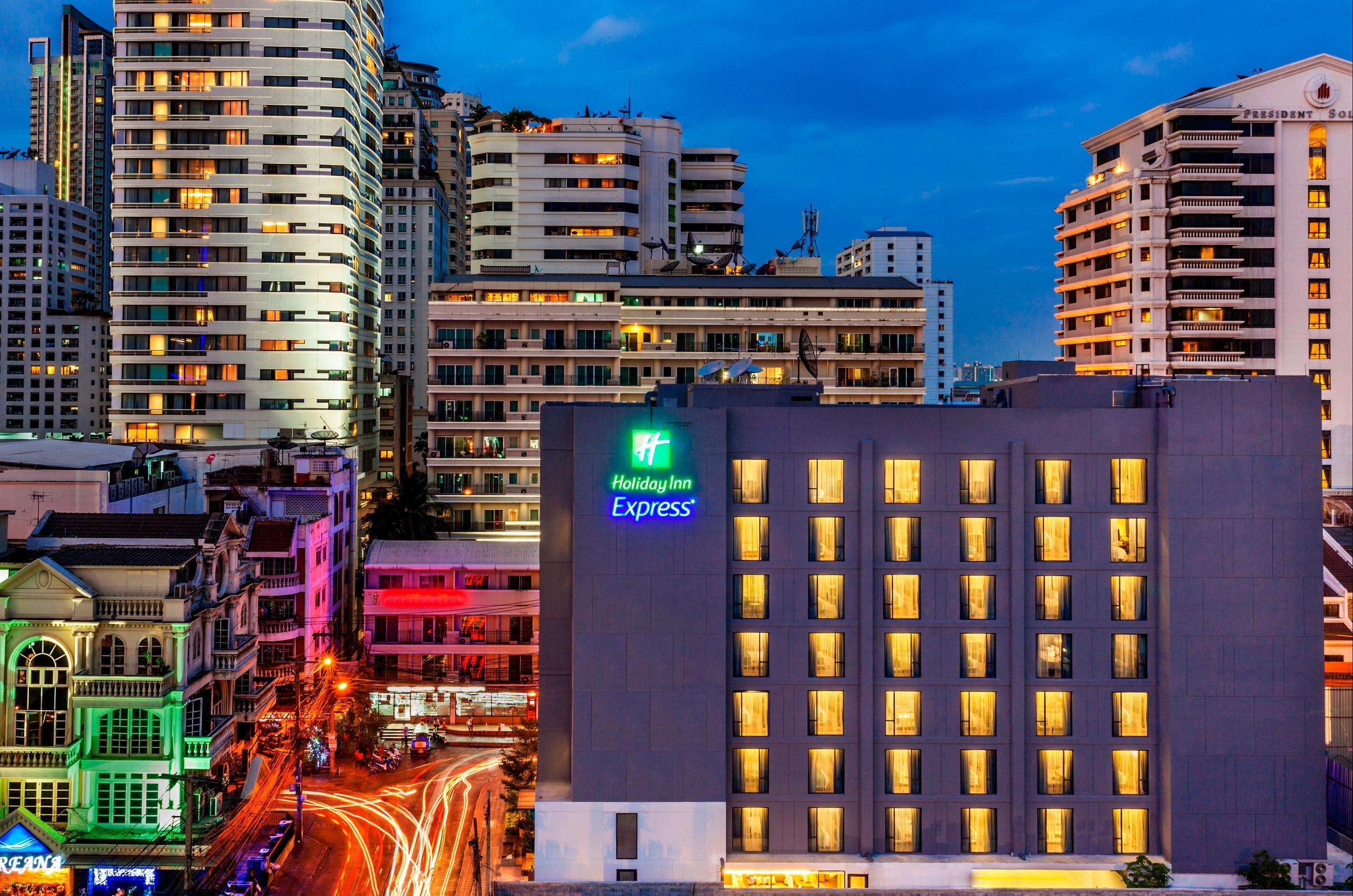 Holiday Inn Express Bangkok Sukhumvit 11 Bangkok Thailand Compare Deals