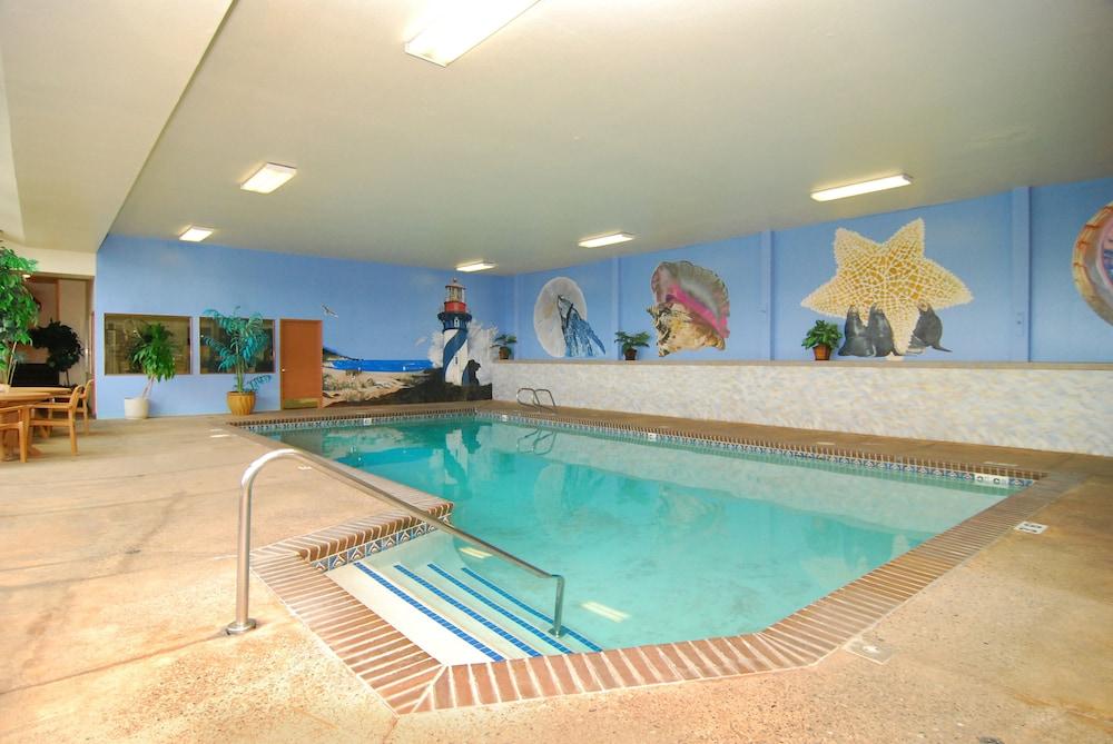 coos bay hotels with jacuzzi