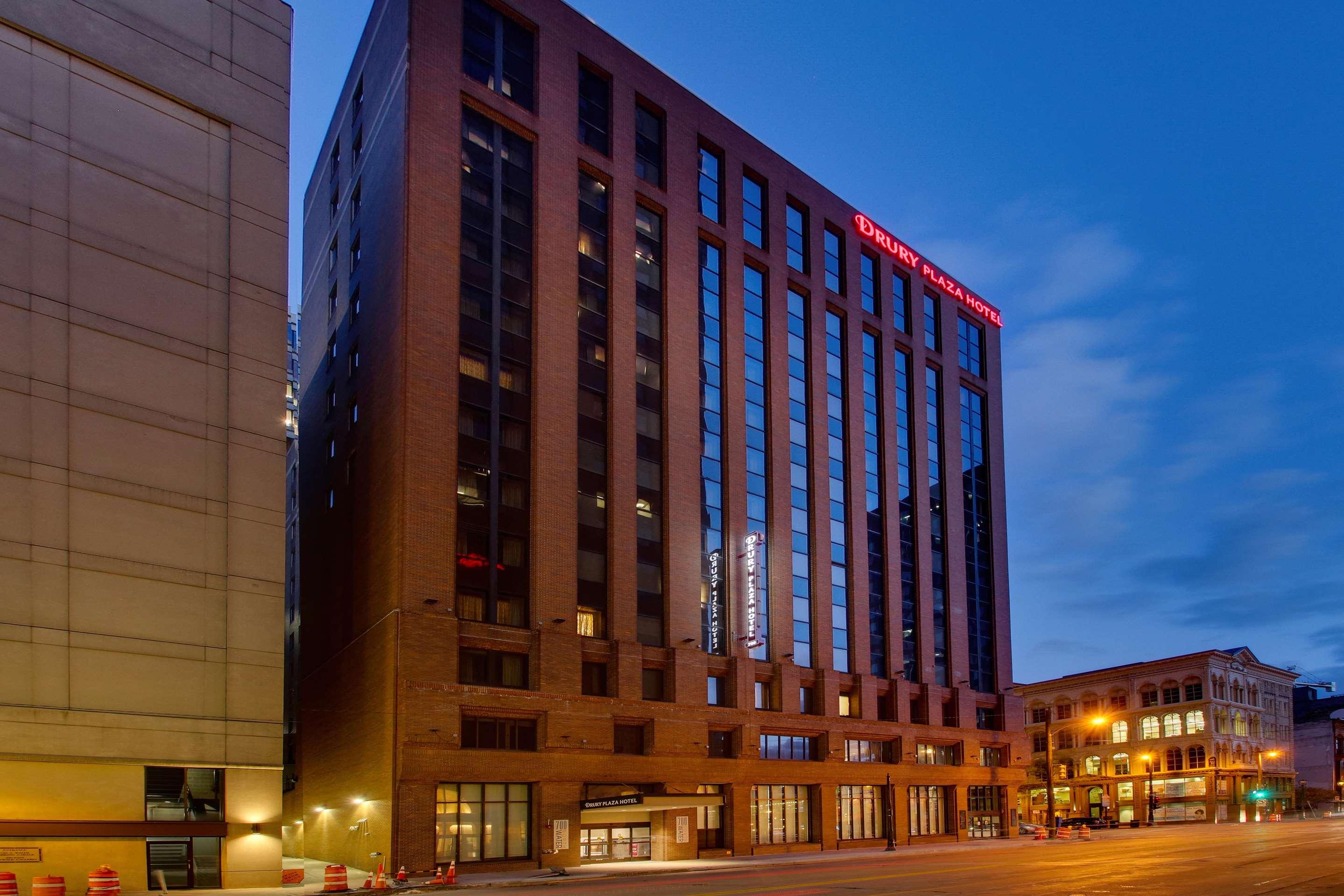 Hilton Garden Inn Milwaukee Downtown, Milwaukee - Compare Deals