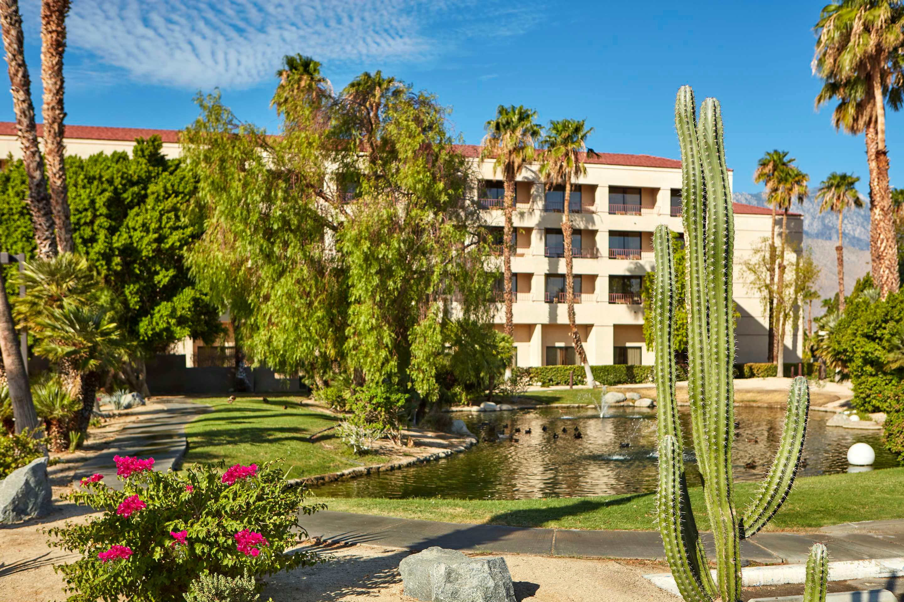 DoubleTree by Hilton Golf Resort Palm Springs, Cathedral City |  HotelsCombined