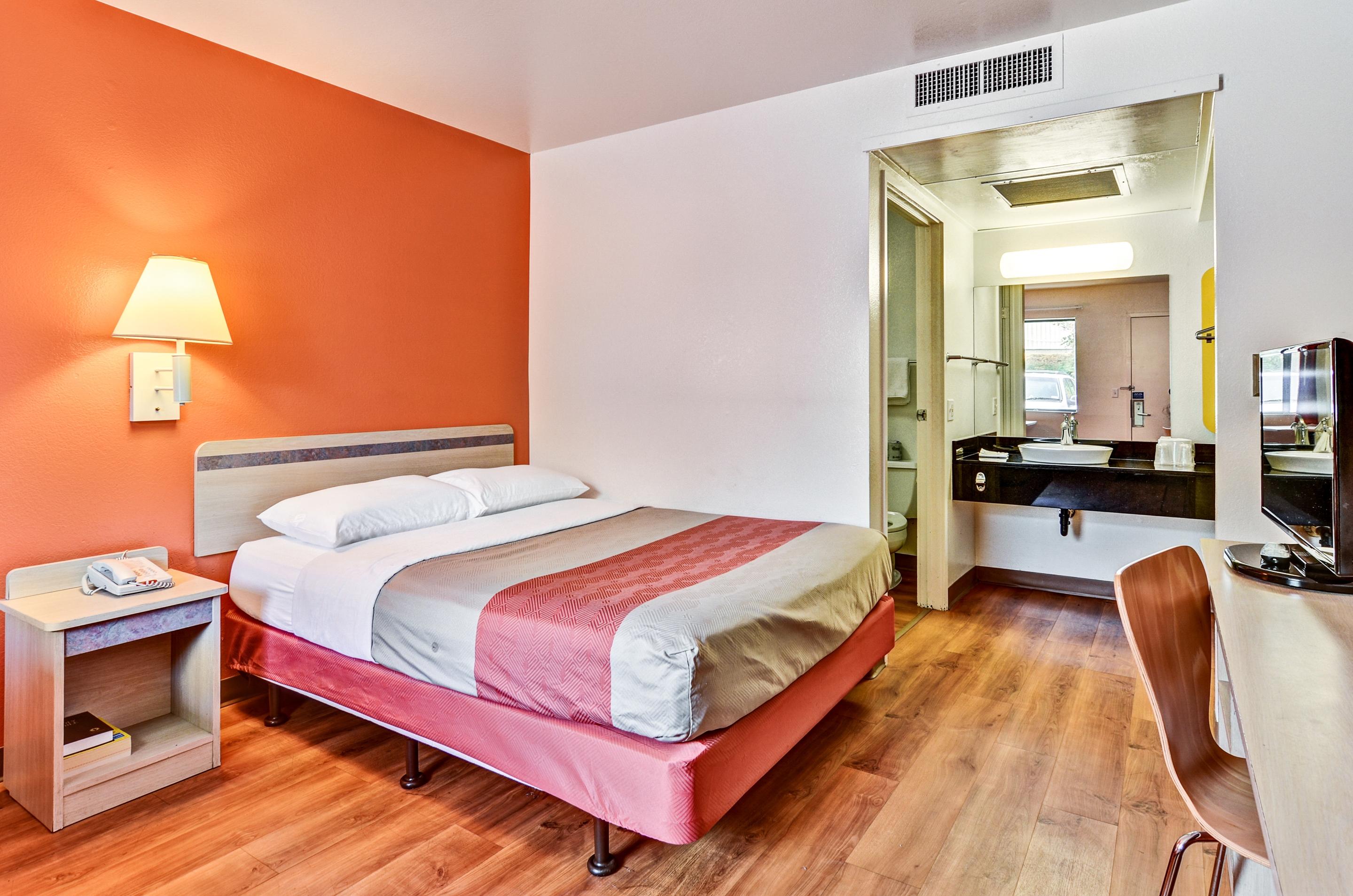 Motel 6 Pittsburgh - Crafton, Pittsburgh | HotelsCombined