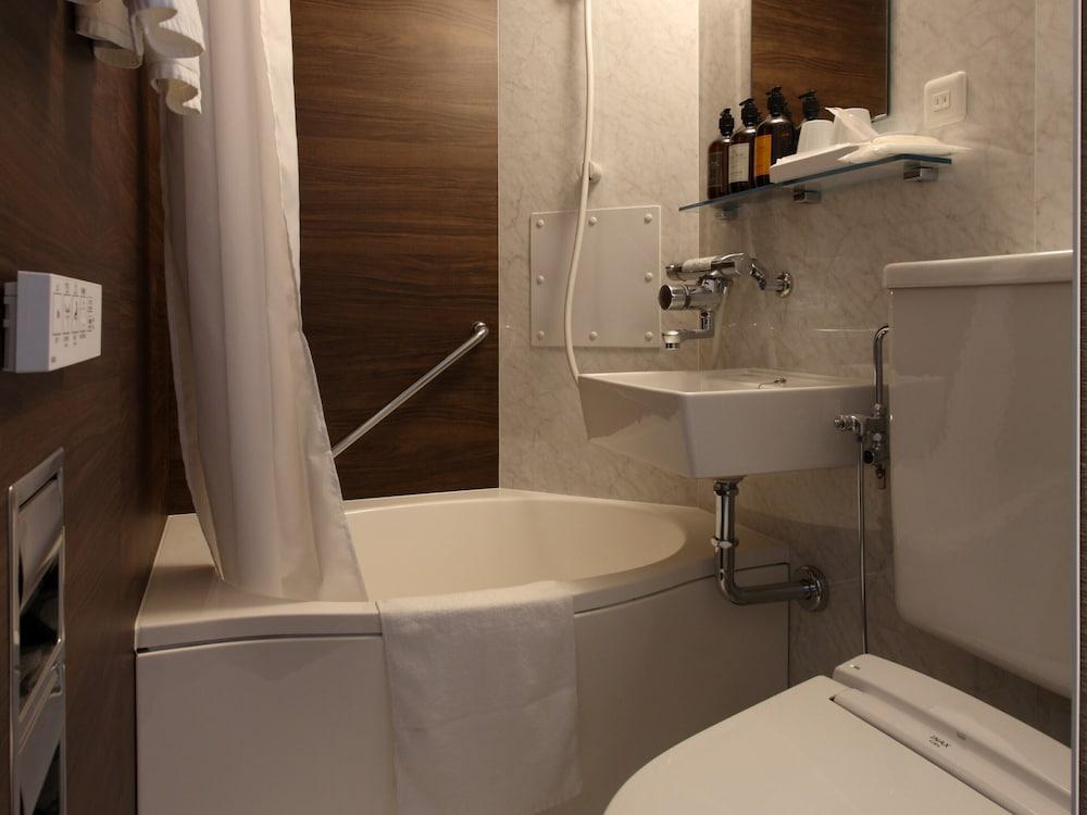 Bathroom - Gadget Toilet - Picture of Park Hotel Tokyo, Minato