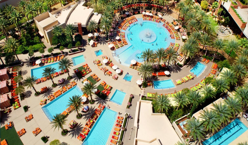 Paris Pool Area - Picture of Paris Las Vegas Hotel & Casino