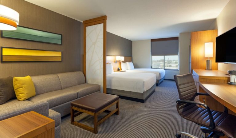 hotels in downtown chicago with free parking and breakfast budget