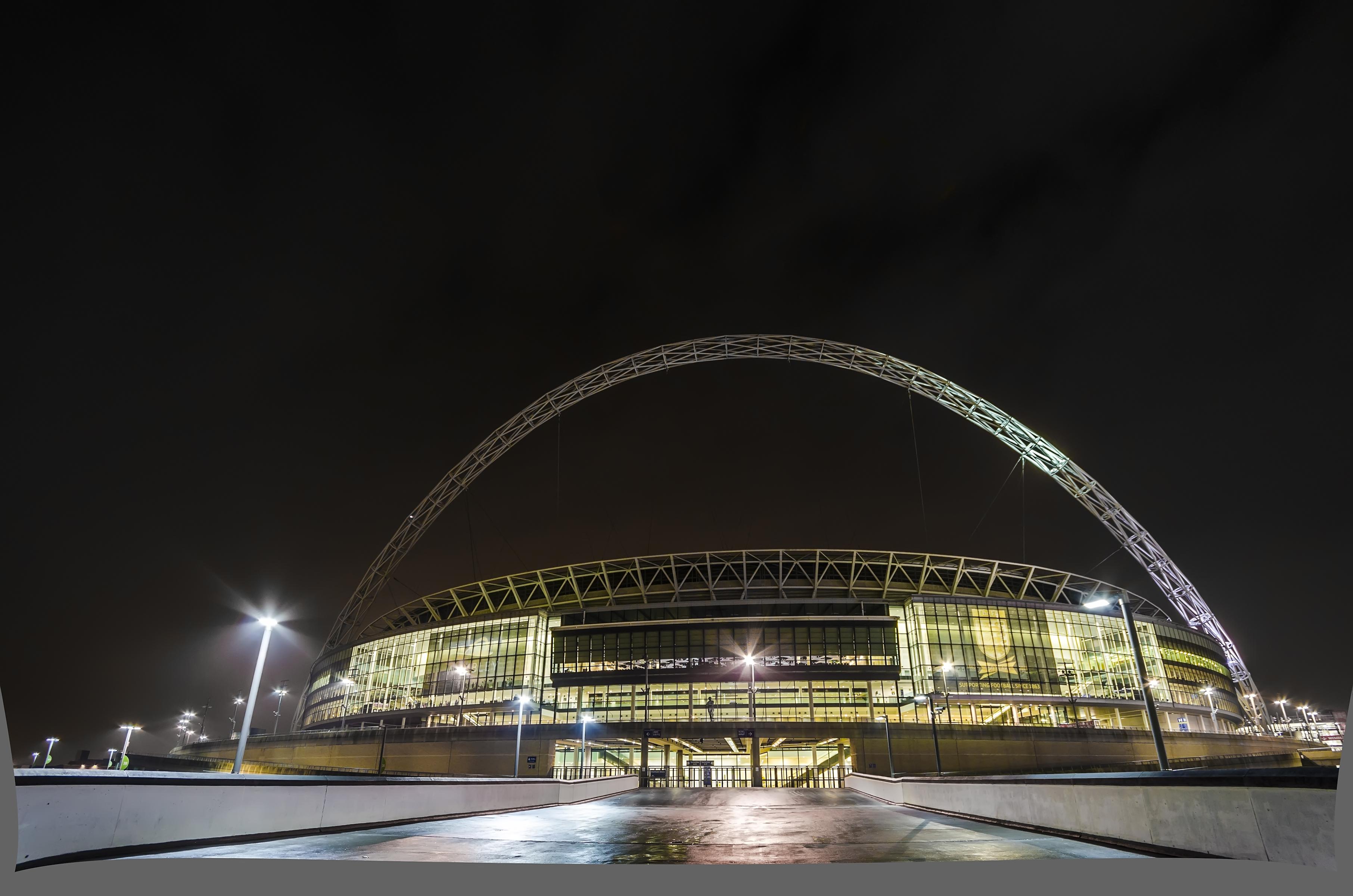 luggage storage near wembley stadium