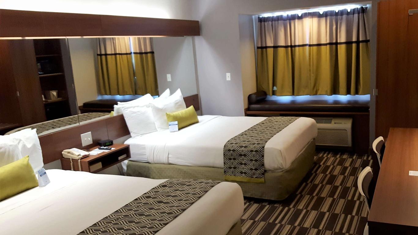 Microtel Inn & Suites by Wyndham Bellevue/Omaha