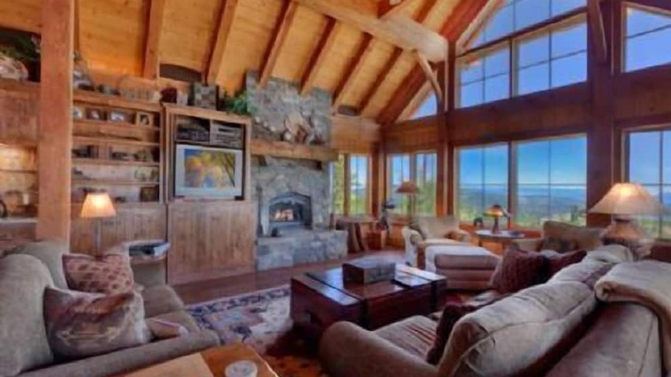 Glacier Luxury Lodge