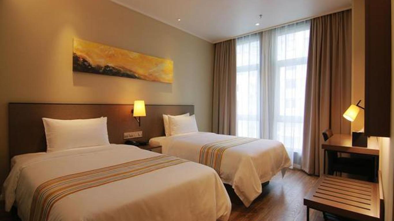 Homeinn Plus Shanghai People Square East Jinling Road