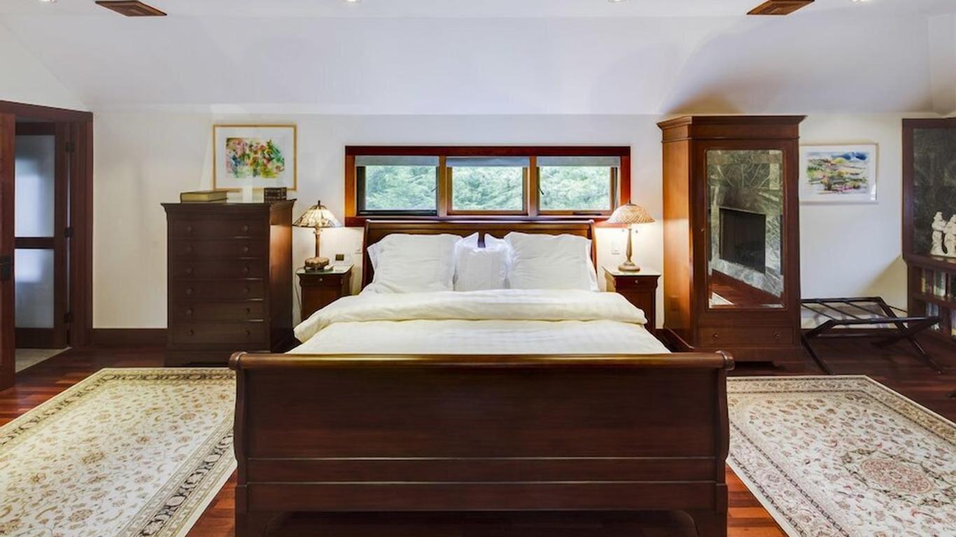 East Hampton Art House Bed & Breakfast