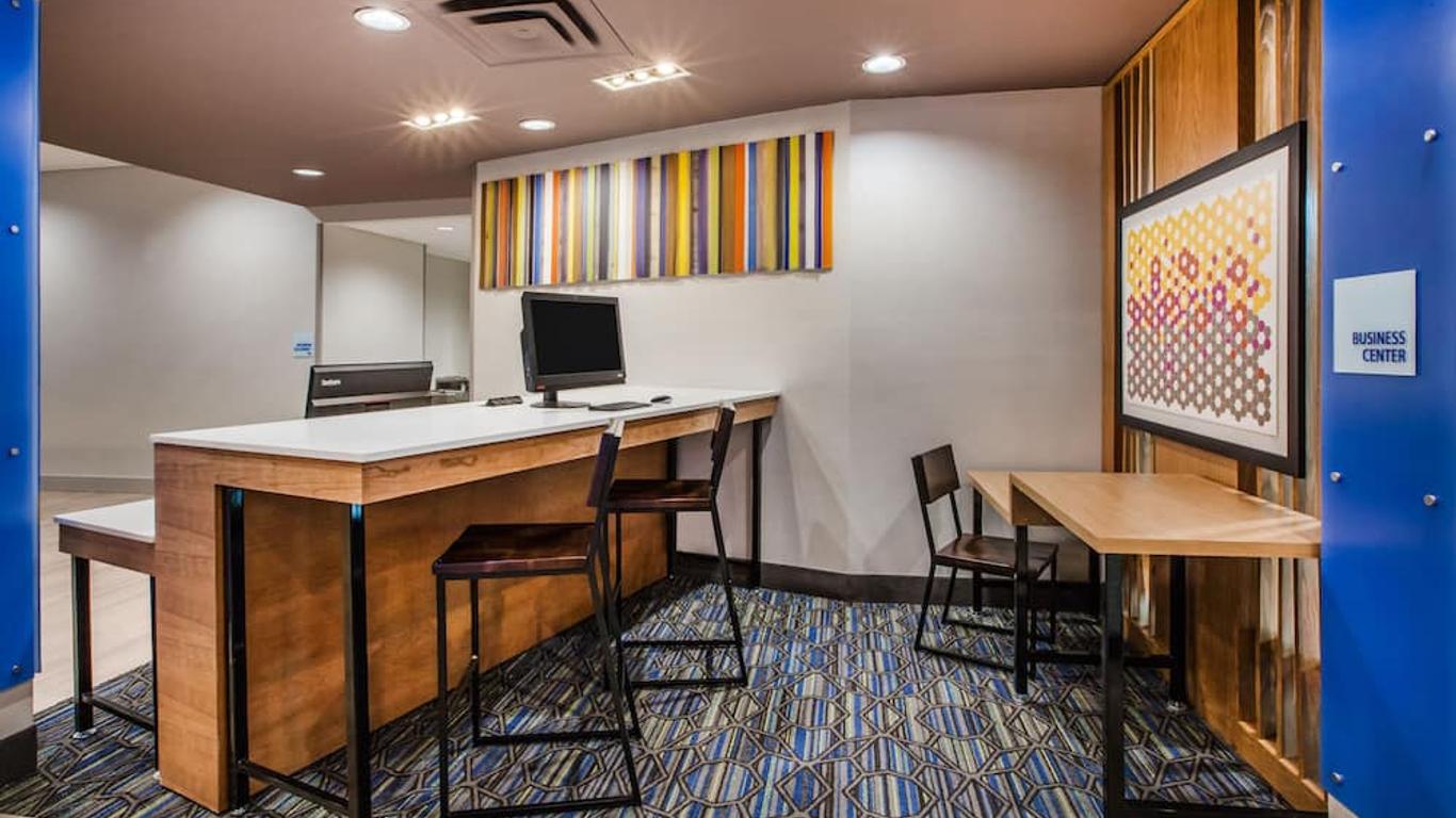 Holiday Inn Express Hotel & Suites Canton, An IHG Hotel