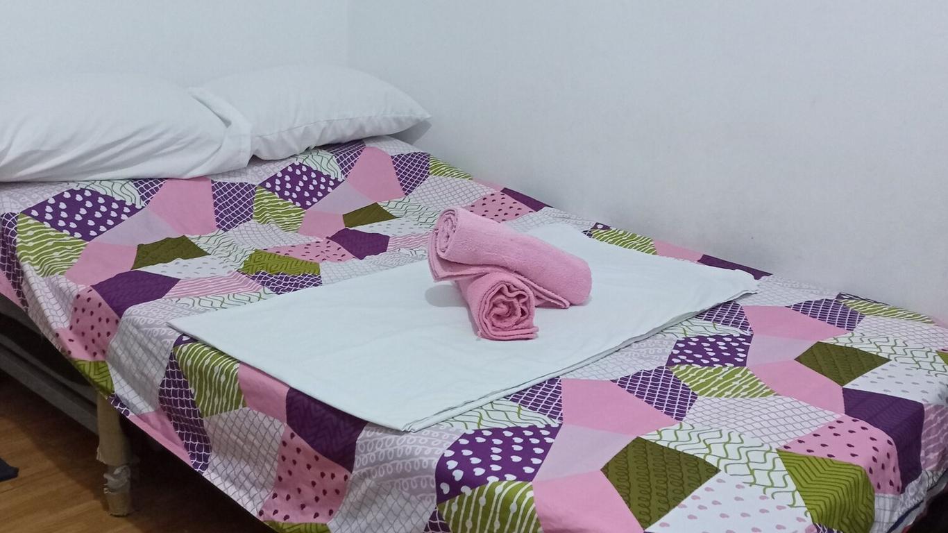 Ekonumi Rooms At Moonwalk Paranaque