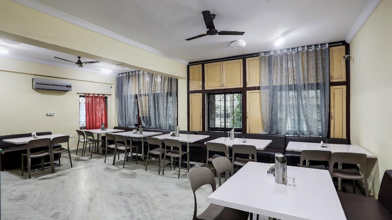 Super Collection O Hotel Lotus Grand Near Secunderabad Railway Station