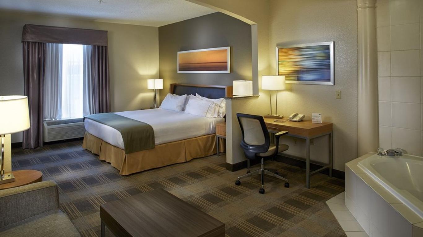 Holiday Inn Express & Suites Orangeburg