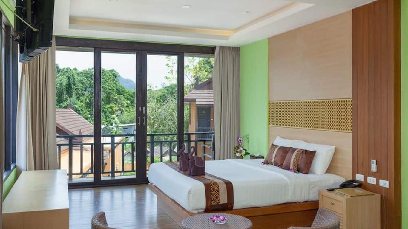 Phi Phi Long Beach Resort & Villa