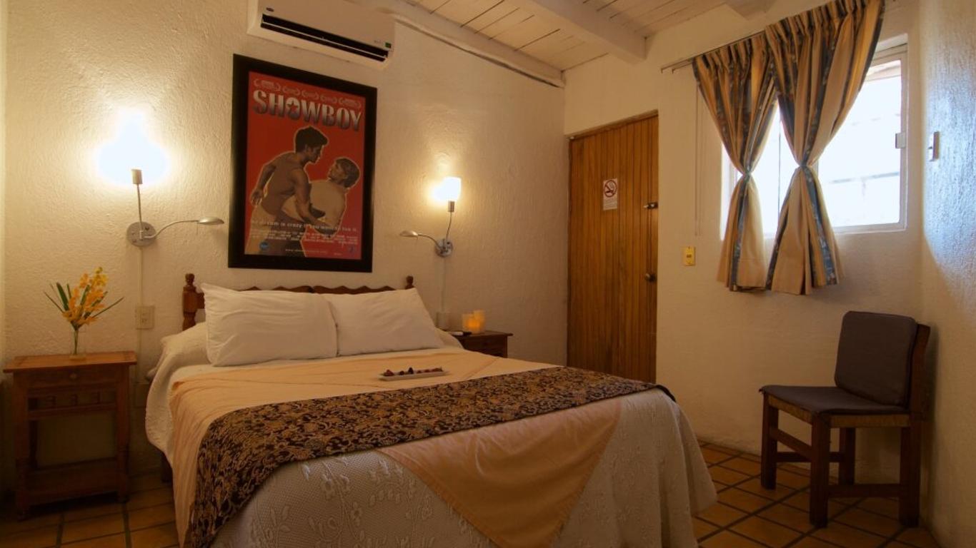 Hotel Mercurio - Caters to Gay Men