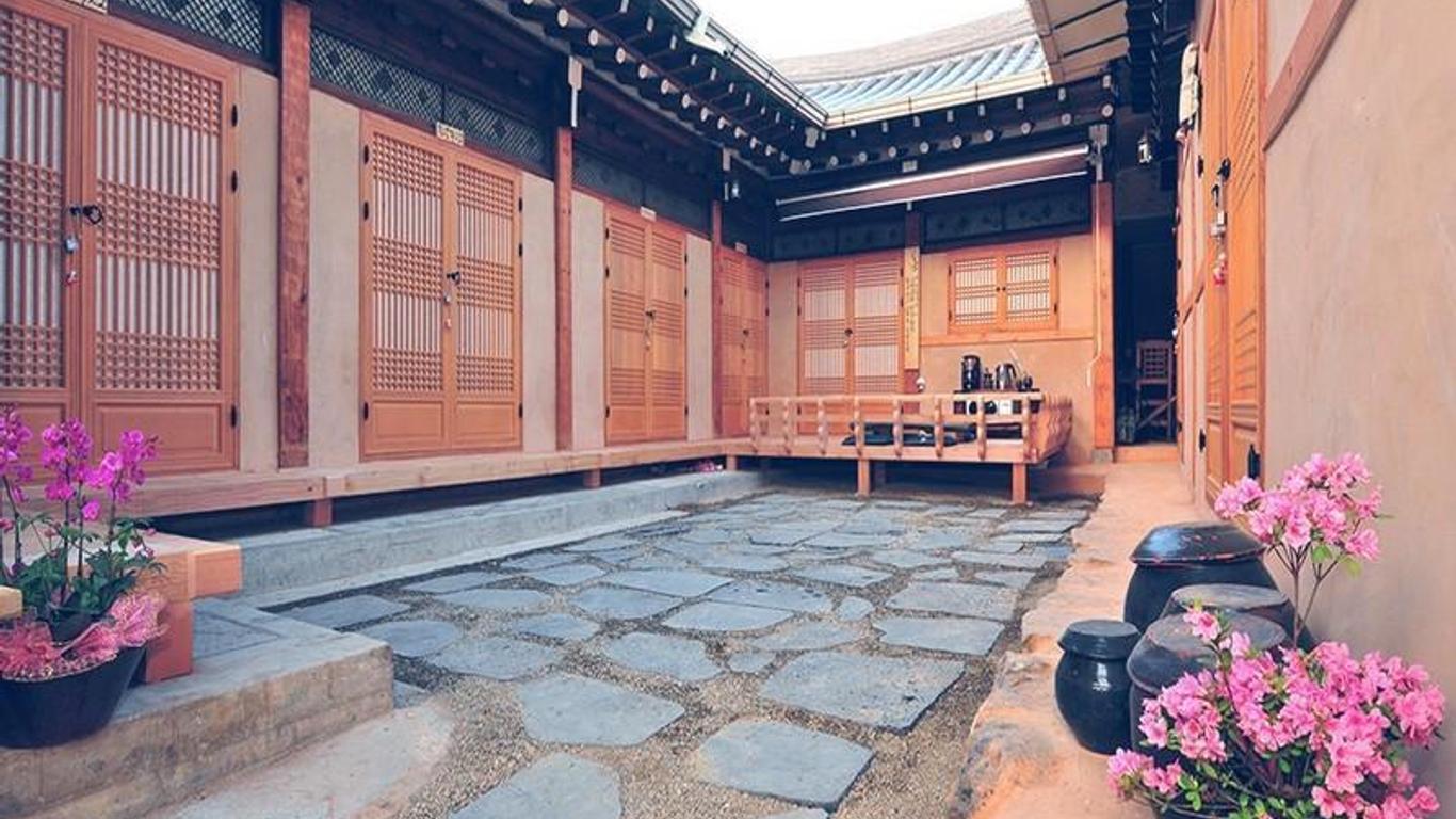 Jeonju Daraeheon Hanok Stay