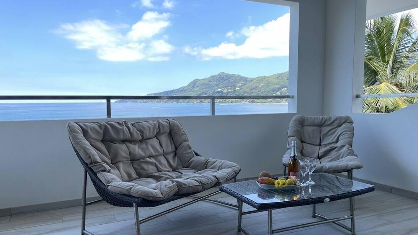 VallonEnd Beachfront villa with excellent view