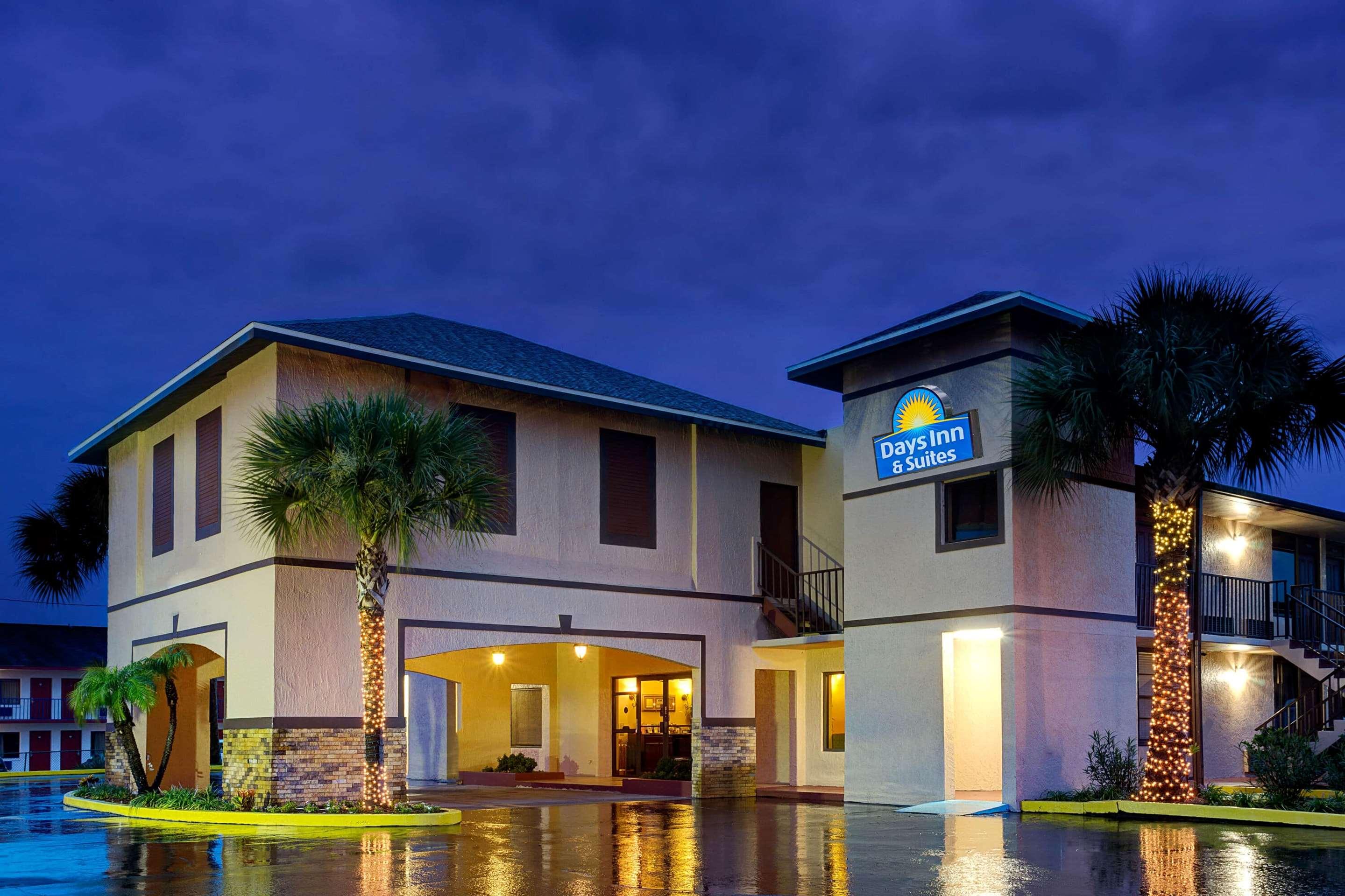 Days Inn by Wyndham Kissimmee West Kissimmee HotelsCombined