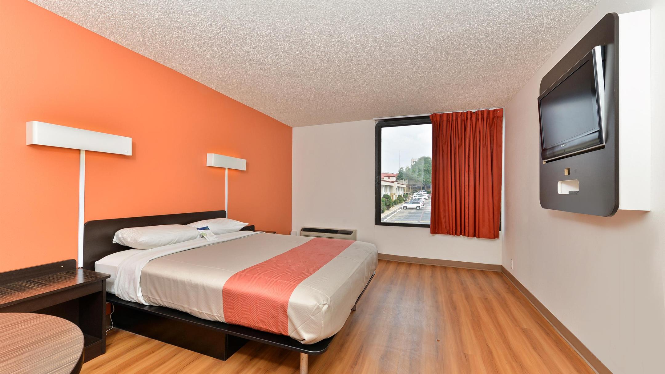 Motel 6 Fort Worth - Downtown East, Fort Worth, TX, United States
