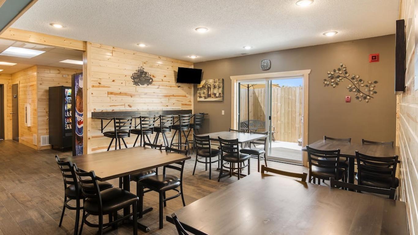 Boarders Inn & Suites by Cobblestone Hotels - Superior Duluth