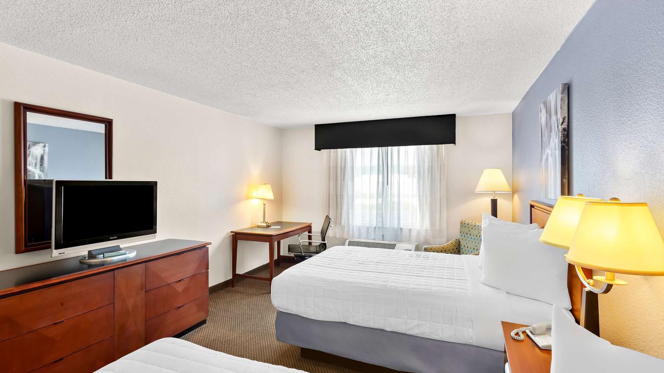 Best Western Huntington Mall Inn