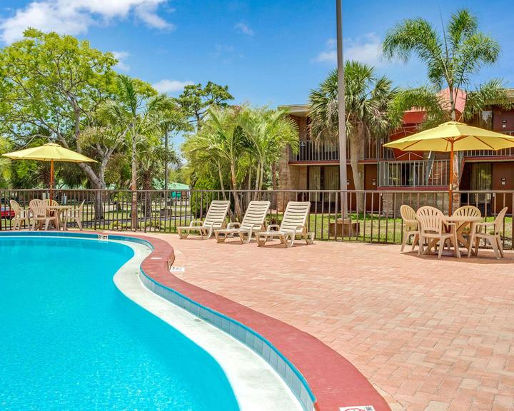 Days Inn by Wyndham Bradenton - Near the Gulf, Bradenton | HotelsCombined