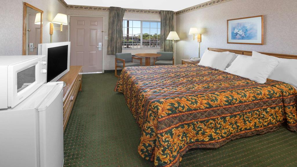 Days Inn Wyndham Oroville  Oroville  CA  United States Compare Deals