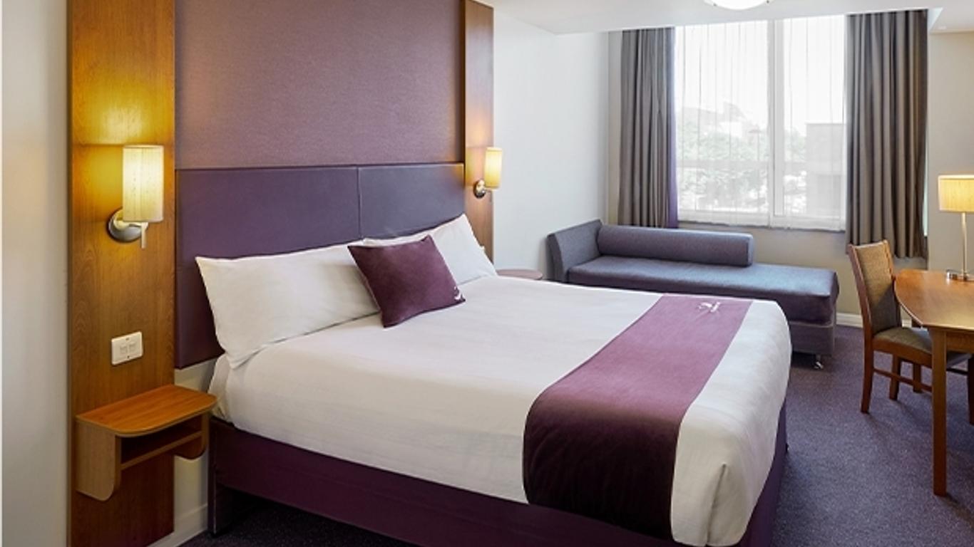 Premier Inn Cheltenham Central