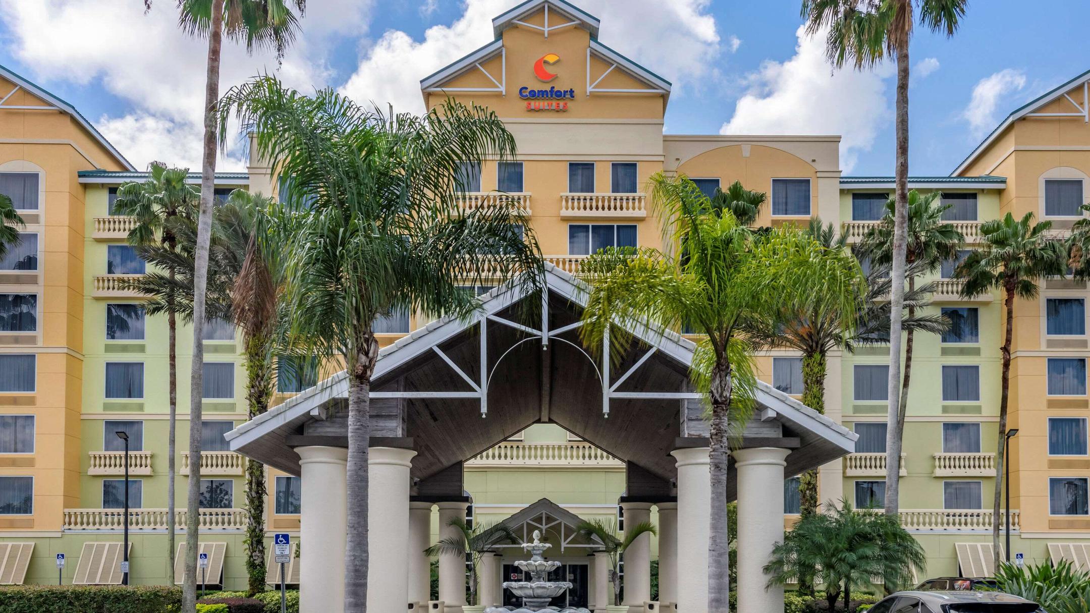 Comfort Suites Maingate East, Kissimmee | HotelsCombined