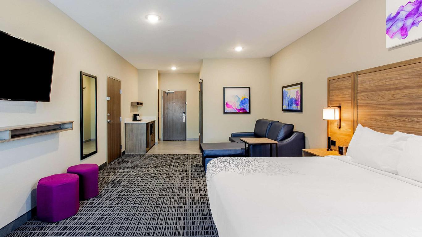 La Quinta Inn & Suites by Wyndham San Antonio Alamo City