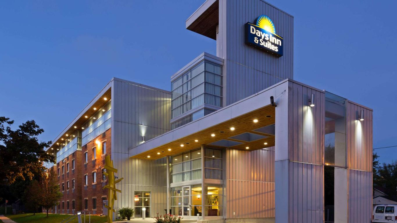 Days Inn & Suites by Wyndham Milwaukee