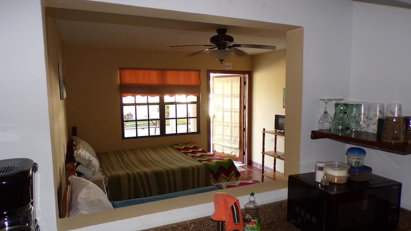 Bamboleo Inn Belize