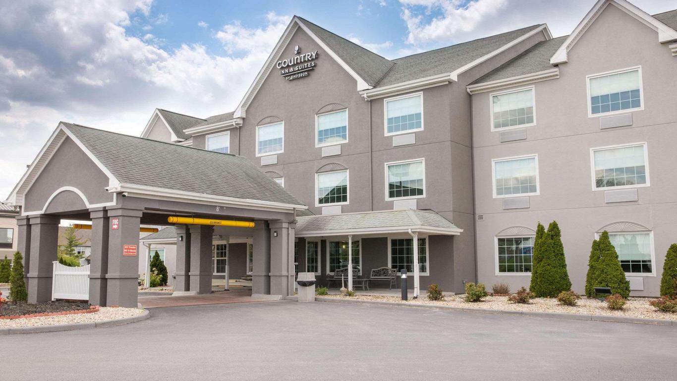 Country Inn & Suites by Radisson, Columbus West