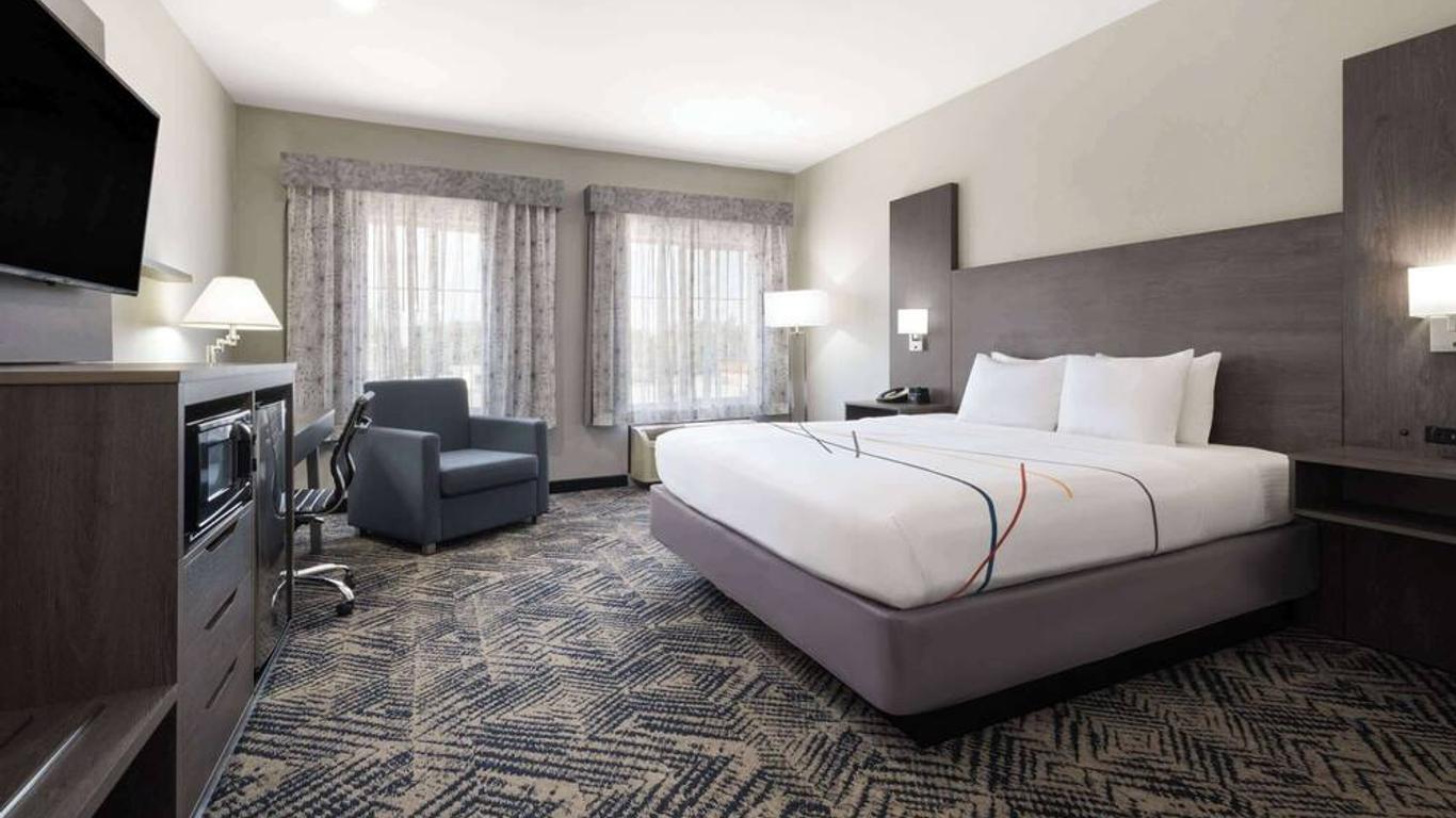 La Quinta Inn & Suites by Wyndham Tulsa Airpt / Expo Square