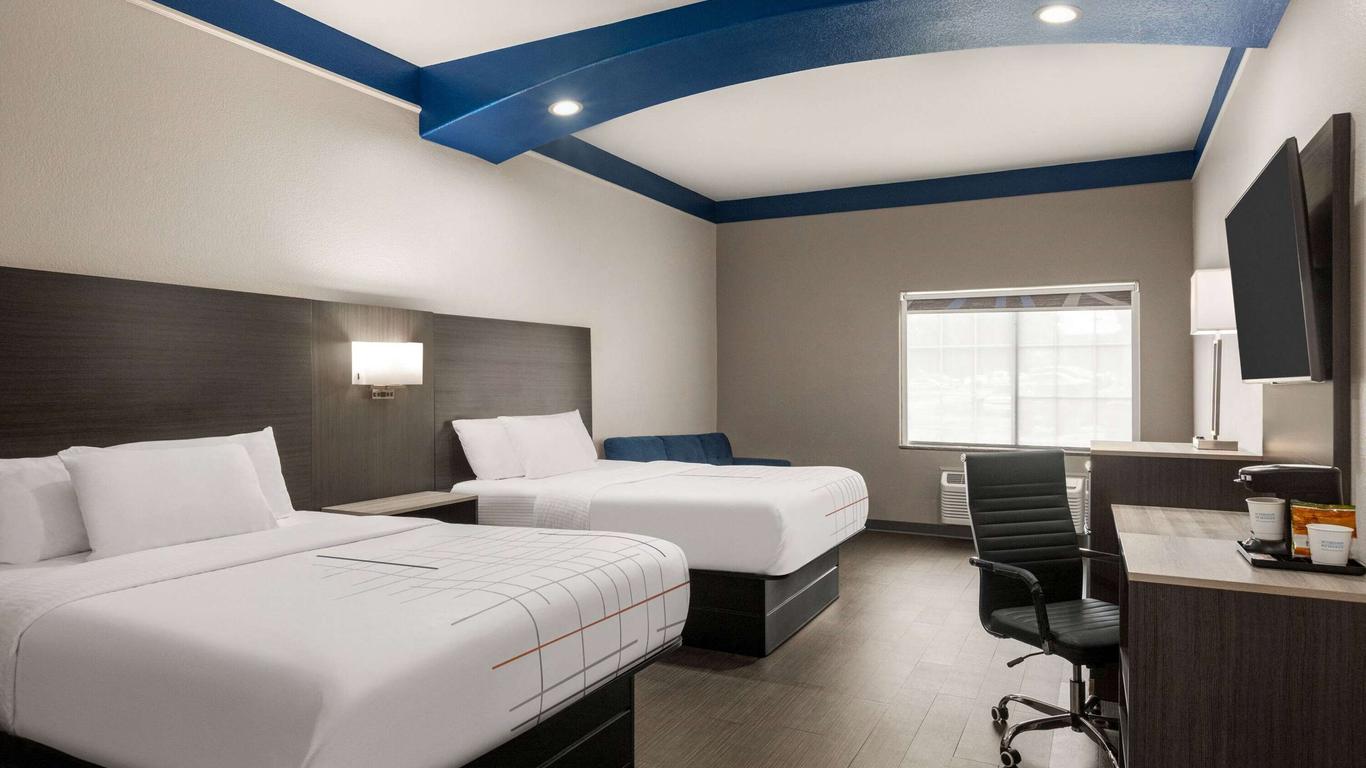 La Quinta Inn & Suites by Wyndham San Antonio N Stone Oak