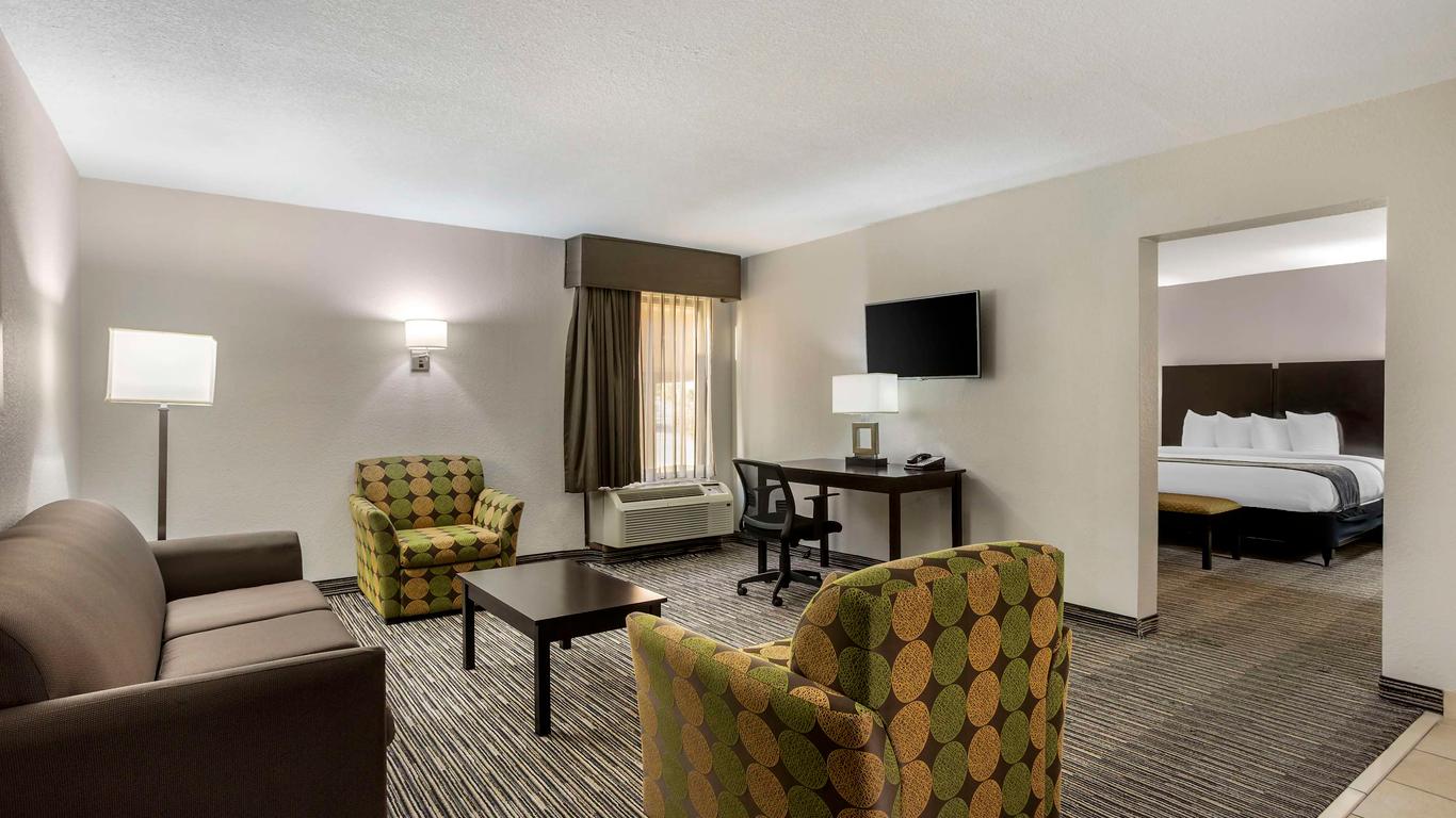 Best Western PLUS Jonesboro Inn & Suites