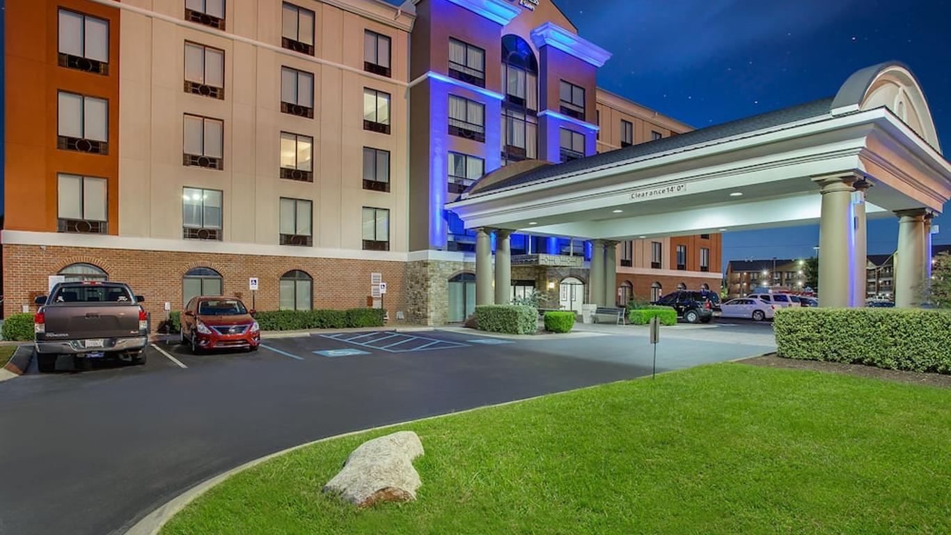 Holiday Inn Express & Suites Lebanon-Nashville Area