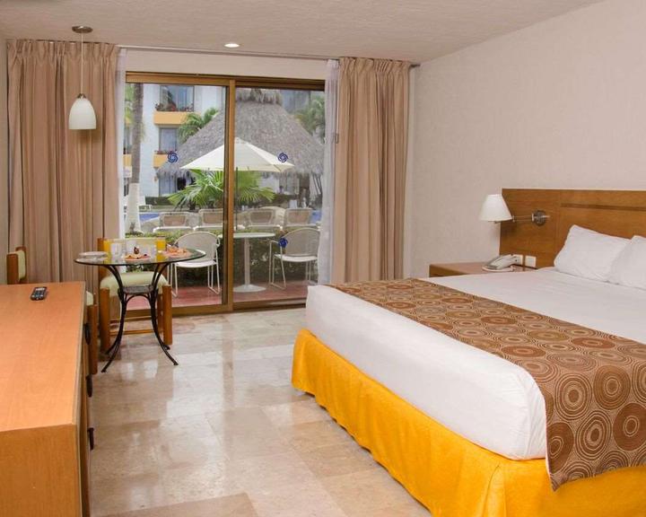 Plaza Pelicanos Club Beach Resort, Puerto Vallarta | HotelsCombined