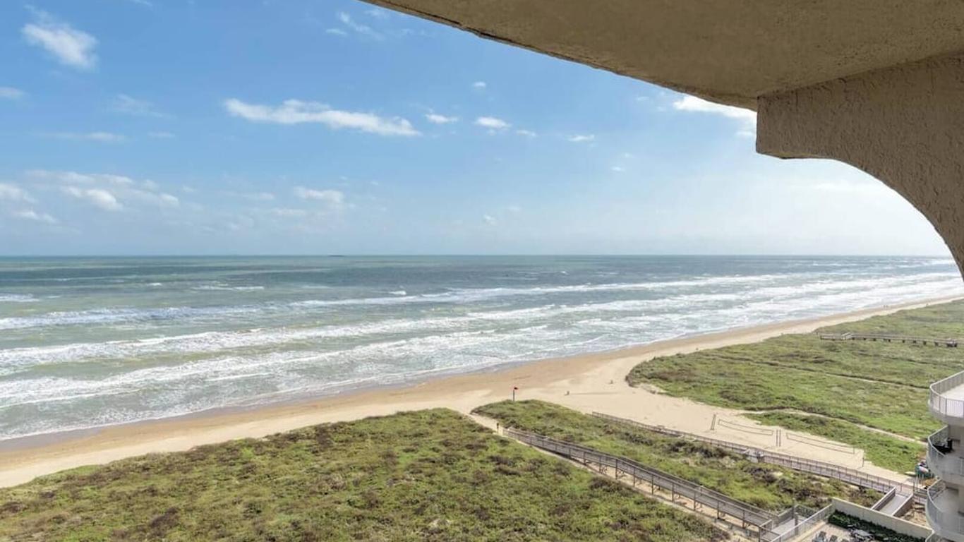 Beachfront condo w panoramic 12th-floor Gulf view!