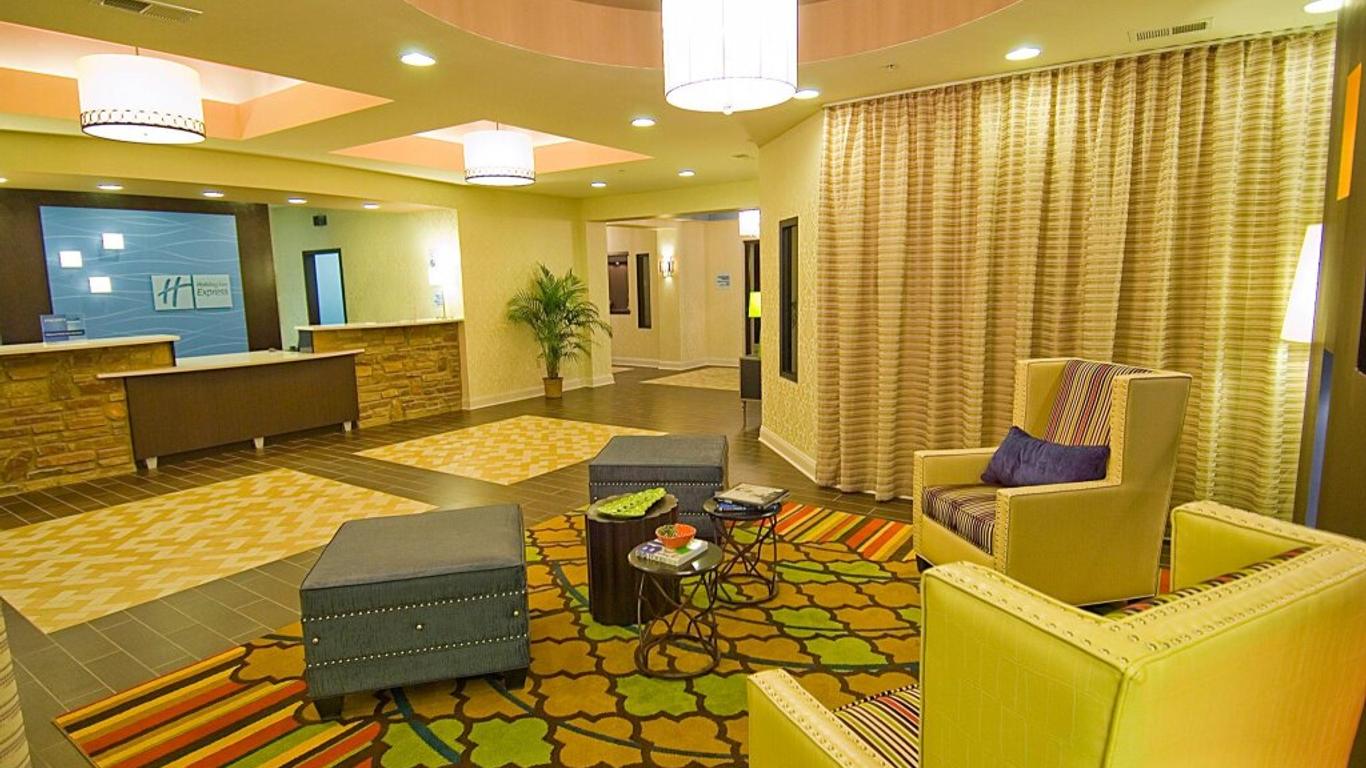 Holiday Inn Express Hotel & Suites Fulton