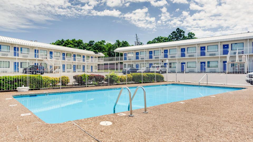 Motel 6 Fayetteville, AR, Fayetteville, AR, United States - Compare Deals