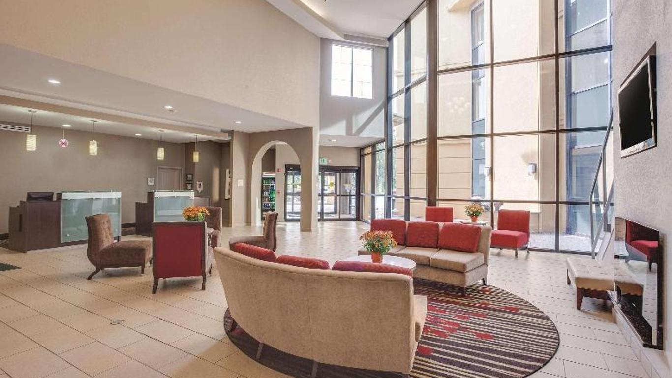 Comfort Inn and Suites Verona at Turning Stone Resort Casino