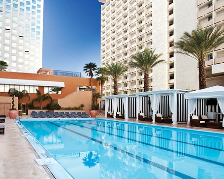 Las Vegas Hotel Pools, Pool Hours & Amenities